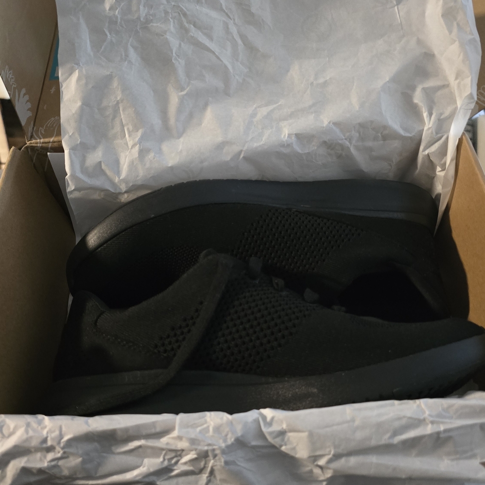Men's Lightweight Black Knit Slip-On Sneaker